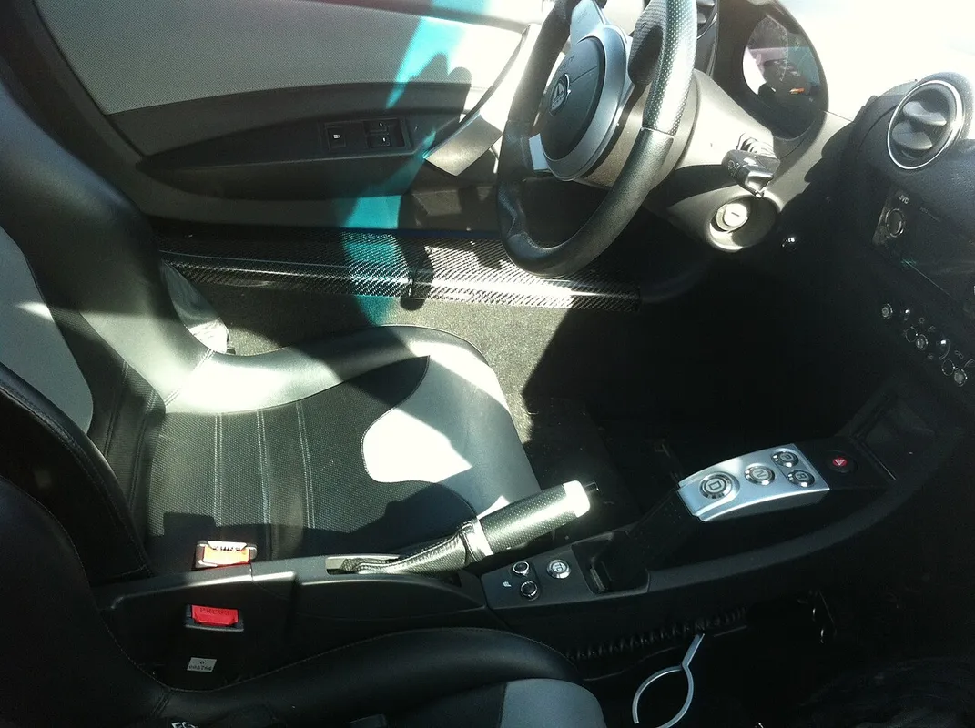 Interieur van een Tesla, van de bestuurdersstoel gefotografeerd